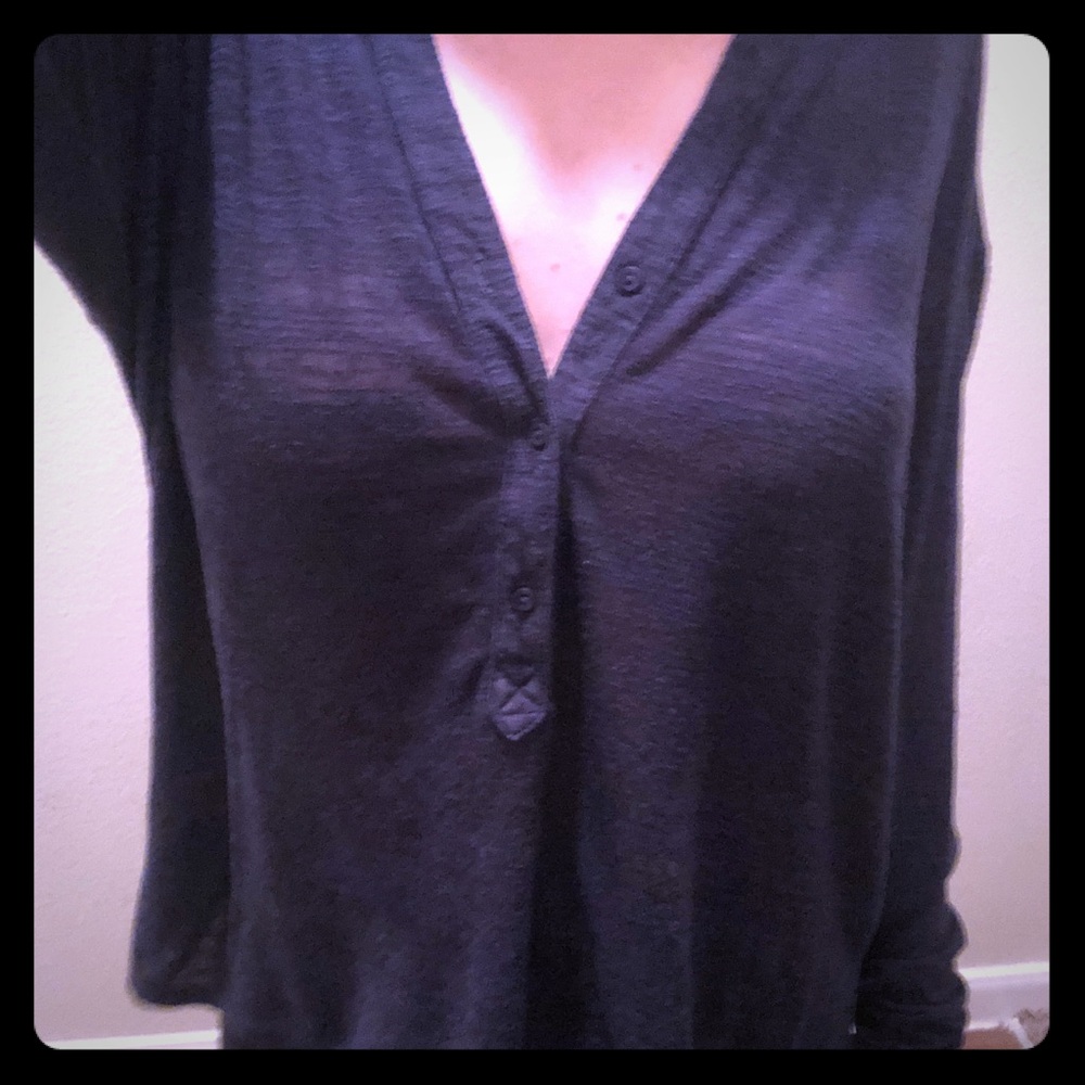 Adorable, light long sleeve blue top